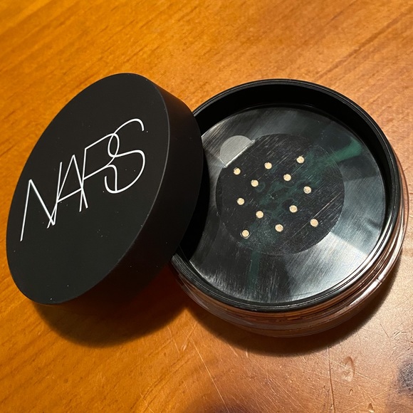 NARS Soft Velvet Loose Powder - Picture 6 of 10
